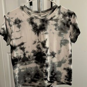 Lululemon train to be short sleeve.